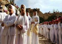 بالفيديو : الدولة الاسلامية تنشر شريط عن دخول مئات الإيزيديين في الإسلام وتؤكد فرحهم به