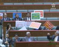 لقطة طريفة .. بنكيران لمستشارة برلمانية : "قلبيها قلبيها .. راها مقلوبة عندك"