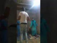 فيديو .. مغربي يسلخ زوجته وحماته بسبب "السحر"