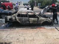 عاجل ويالطيف..النيران تلتهم سيارة خفيفة بالكامل بالشارع والأمن والوقاية يتدخلان -صورة-