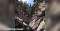 بالفيديو والصور.. امرأة تسقط من ارتفاع شاهق على بطنها في المياه