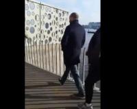 لحظة وصول بدر هاري إلى المحكمة