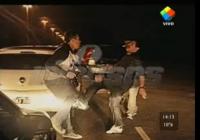 بالفيديو : مارادونا يرشق صحفيين بالحجارة و يعتدي على أحدهم بـ"وحشية"
