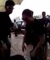 شاهد ماذا وقع لها عندما ضبطت زوجها مع عشيقته في المطار