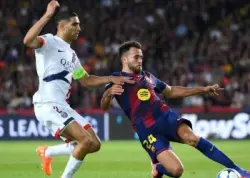 حكيمي يصنع فوزا ثمينا لباريس سان جيرمان على أرض برشلونة