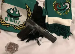 اليقظة المعلوماتية تطيح بمشجع وجدي نشر صوراً لسلاح ناري وخراطيش للتحريض على الشغب الرياضي