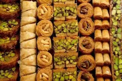 طبيبة تغذية تحذر: تناول حلويات رمضان فور الإفطار يضر البنكرياس ويزيد الدهون الحشوية
