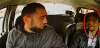 فيديو صادم: كاميرا سيارة أجرة توثق عملية اعتداء على السائق الذي نجا بأعجوبة