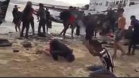 بالفيديو...السلطات الإسبانية تحتجز "الحراكة" المغاربة الذين ظهروا يسجدون بعد وصولهم إلى شاطئ "لانزروتي"