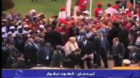 الملك ينبه حارسه الشخصي بعدما قام بلقطة طريفة بساحل العاج