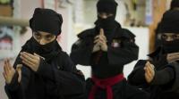 نساء يتعلمن فنون القتال للدفاع عن أنفسهن ضد اعتداءات اللصوص
