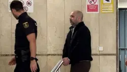 ثماني سنوات من العزلة... إسباني يعيش مع جثة والدته دون أن يغادر منزله!