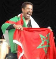 "أنا مغربي ... أنا رباطي ... أنا وجدي" كلمات غناها الشاب خالد و أثارت حفيظة جمهوره الجزائري