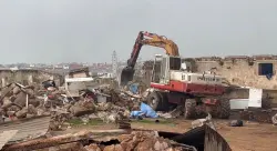 سلطات الحي الحسني تطيح بأكبر مستودع للمتلاشيات في حملة ضد الفوضى العمرانية