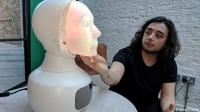 تعرف على "فورهات" إنسان آلي ينشر الحب ويتكلم مع البشر