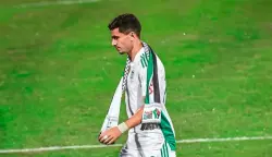 السلطات الفرنسية تواصل مطاردة اللاعب الجزائري يوسف عطال بسبب منشور تضامني مع غزة