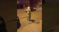 متهور يستهتر بسيارته بسلامة المواطنين وسط الشارع ببني ملال