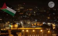 مشهد تقشعر له الأبدان : هكذا رد الفلسطينيون على قرار إسرائيل القاضي بمنع الأذان في المساجد (الفيديو)
