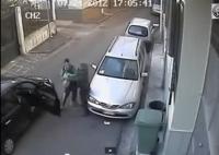 شاهد اخطر عملية سرقة بلا رحمة
