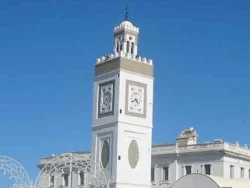 الجزائر تغلق أكثر من 900 مصلى ومسجد لأسباب أمنية