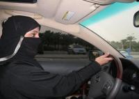تويتر .. السعوديات يجددن المطالبة بقيادة السيارة عبر هاشتاق “من حقي أسوق