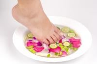 أفضل طرق لعلاج تشقق القدمين