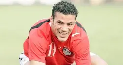 توقيف نجم المنتخب المصري في مطار القاهرة وإدراج اسمه ضمن قوائم الممنوعين من السفر