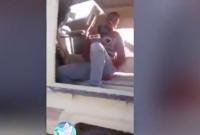 بالفيديو: داعشي ينتحب كالأطفال بعد وقوعه بقبضة الأكراد