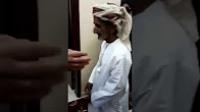 شيخ خليجي مسن يتزوج من حسناء دون العشرين من عمرها