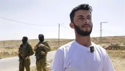 جنود إسرائيليون يداهمون منزل مخرج فلسطيني حائز على الأوسكار