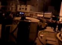 فيديو انقلاب سيارة الشرطة بساحة تافيلالت بني مكادة - طنجة