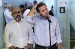 وزير النقل الإسباني يحمل مراقباً سككيا مسؤولية فاجعة قطار توليدو.. قرار "خاطئ" بعد عطل معلوماتي تسبب في مقتل 68 شخصاً