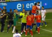 نجوم البارصا و الريال يتآزرون ضد الشيلى