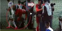 اصطدام قوي للاعب نهضة بركان مع صحفي بملعب الأب جيكو