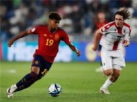 لامين جمال يدخل التاريخ في ظهوره الأول مع منتخب إسبانيا (فيديو)