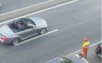 صورة .. الملك محمد السادس يتجول بشوارع مدينة تطوان بعد حفل الاستقبال بطنجة