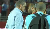 شجار عنيف بين وليد الركراكي ومدرب الرجاء كاريدو على المباشر وهذا هو السبب