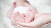 حمل طبيعي.. امرأة تنجب في الـ 65 من العمر!