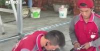بالفيديو.. عامل بناء بساق واحدة يلهم الإنترنت