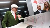 بالصور: هوكني يجمع أعماله في كتاب ضخم يزن 35 كلغ