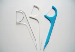 ابتكار ثوري: خيط تنظيف الأسنان وسيلة جديدة لتوصيل اللقاحات دون إبر