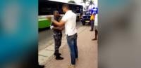 شاب تونسي يصفع شرطيا في الكوت ديفوار ويتلقى ردا عنيفا (فيديو)