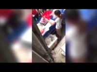 بالفيديو: شاهد كيف خدعت بائعة السمك هذه زبائنها