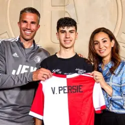 تقارير.. نجل فان بيرسي يختار اللعب لمنتخب المغرب بدلا من هولندا