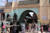 واحد بواحد..سلطات مدينة سطات تفرض إجراءات صارمة لولوج الأسواق (فيديو)