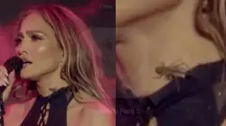 جنيفر لوبيز تفاجأ ب "صرصور" يزحف على جسدها في حفلها بكازاخستان "فيديو"