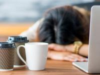 دراسة: الجلوس لفترات طويلة يُسبب انكماش الدماغ رغم ممارسة الرياضة