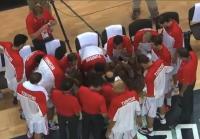 مدرب منتخب تونس لكرة السلة المشارك في الأولمبياد ، يصفع أحد لاعبيه