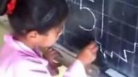 رد المعلم صاحب الفيديو الذي قام بتصويره وهو يستهزئ بتلميذة