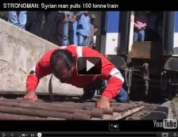 سوري يسحب قطاراً وزنه 150 طنا!